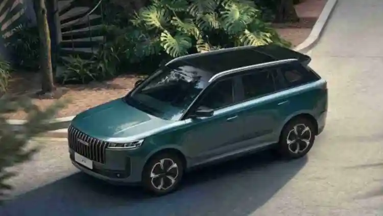 Jaecoo J5 2026 compact SUV, Jaecoo J5 1.5 turbo CVT, advanced ADAS safety systems, panoramic roof interior comfort, Riyadh Motor Show launch.