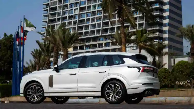 Lynk & Co 09 2025: An ultra-intelligent digital cockpit with a Snapdragon 8155 processor for tech and luxury enthusiasts