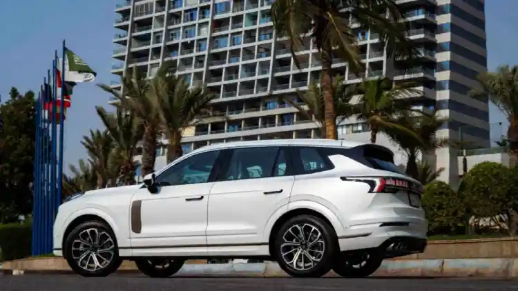 Lynk & Co 09 2025: An ultra-intelligent digital cockpit with a Snapdragon 8155 processor for tech and luxury enthusiasts