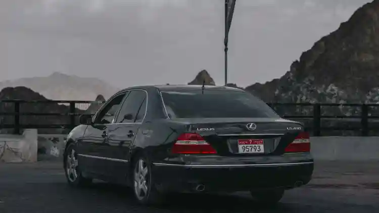 لكزس LS 430:لماذا البالغ من العمر 20 عاما لا يزال يضيء سيدان