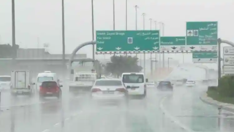 “Survival guide for rainy roads in the UAE: How to drive with confidence in heavy rain and on muddy roads.”