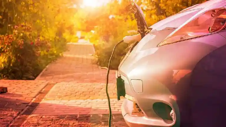 هل تذيب حرارة السعودية بطارية سيارتك؟ كيف يؤثر الطقس الحار على كفاءة وعمر بطاريات السيارات الحديثة​