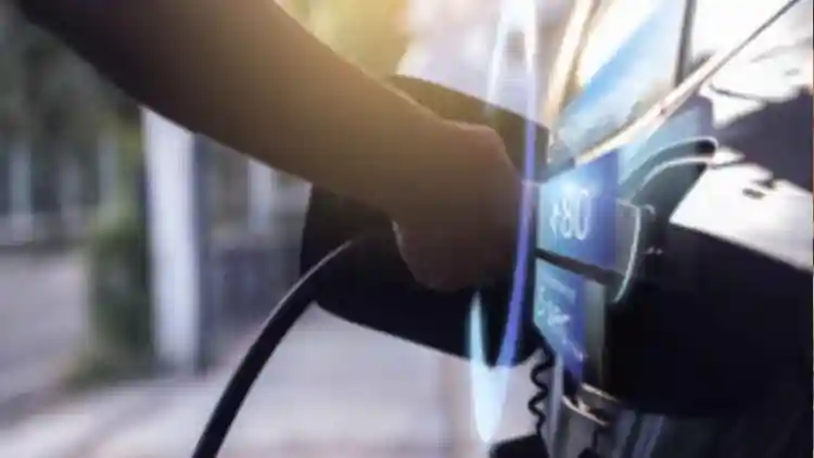 ما هو % الشحن الذهبي لسيارتك الكهربائية؟ كيف تطيل عمر البطارية بين 20% و80% فقط؟