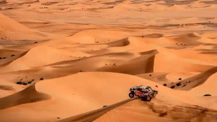 رالي أبوظبي 2025: سباق صحراوي عالمي يصنع الاستثمار والسياحة الخضراء