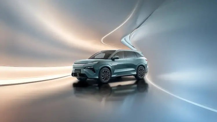 بي واي دي اتو 8 تصل إلى السعودية: اس يو في هجينة تناسب الرحلات العائلية