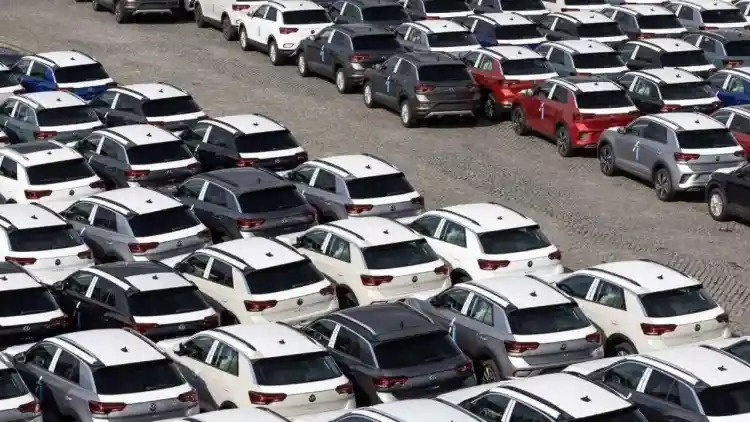 هل يمكنك استيراد سيارة كهربائية مستعملة إلى السعودية في 2025؟ دليل متكامل للرسوم والشروط والنصائح لتجنب الرفض الجمركي