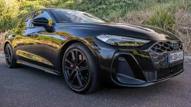 أودي إس 5 سيدان 2026: نضج في الأداء… وتفصيلة واحدة تُفسد الانطباع الكامل