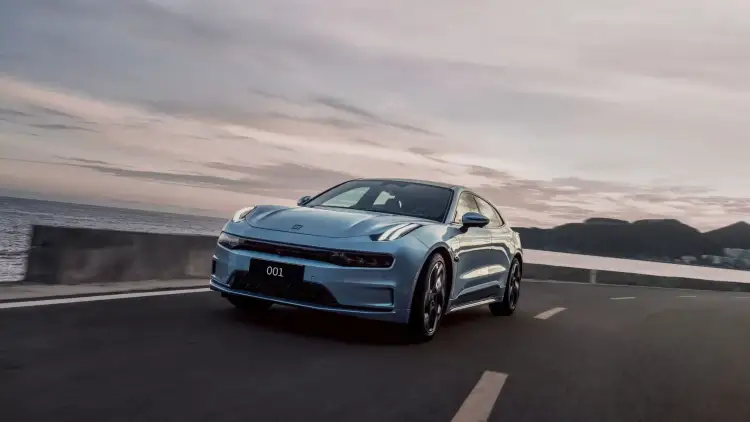  زيكر 001 في الإمارات: كهربائية فاخرة بهوية مختلفة تناسب أسلوب الحياة العصري