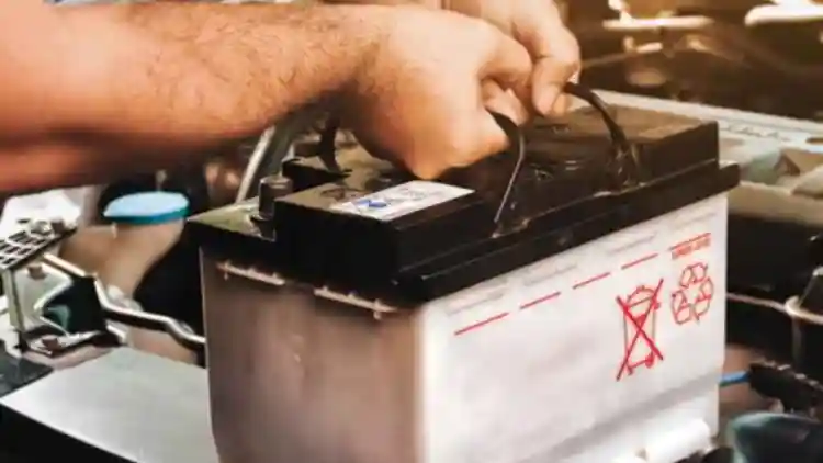 كيف تمنع بطارية سيارتك من “الموت المفاجئ”؟ 5 عادات ذكية تطيل عمرها لسنوات