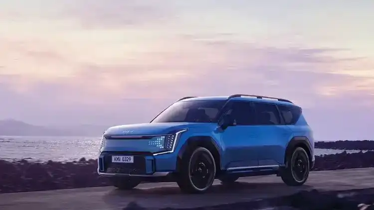 أفضل السيارات الكهربائية العائلية 2026 في الإمارات: مساحة عملية وأمان موثوق ومدى واقعي