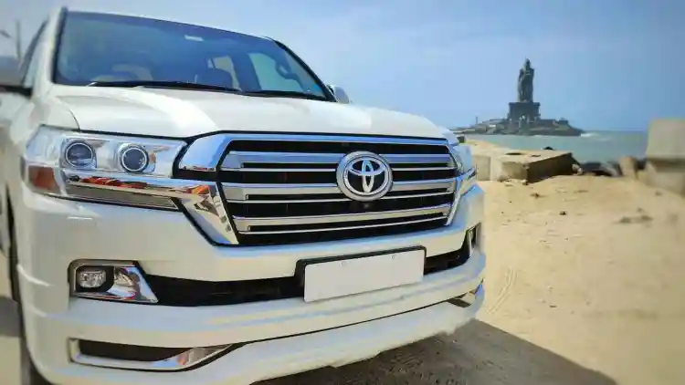 لاند كروزر سعة خزان الوقود: 2025 دليل