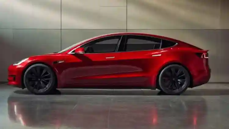 انفجار الأسعار: تسلا موديل 3 تهبط بقوة في الإمارات – ثورة كهربائية تنتظرك!