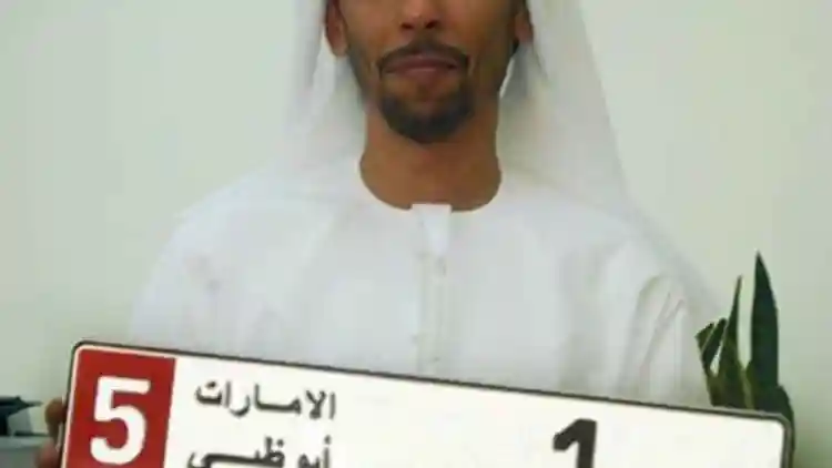 سر “لوحة الملك”: أغلى لوحة سيارات في تاريخ المزادات السعودية