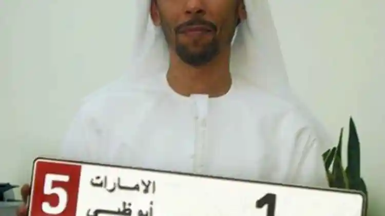 سر “لوحة الملك”: أغلى لوحة سيارات في تاريخ المزادات السعودية