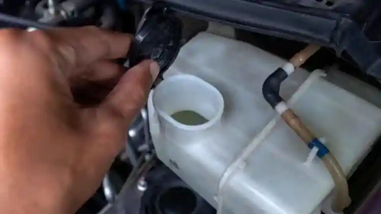 Windshield Washer Time Bomb: Tap Water Turns Your Car Into Costly Trap!