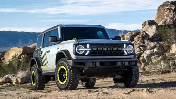 وحش الصحراء برونكو RTR 2026: 418 حصان يمزّق الكثبان بتعليق ساسكواتش!