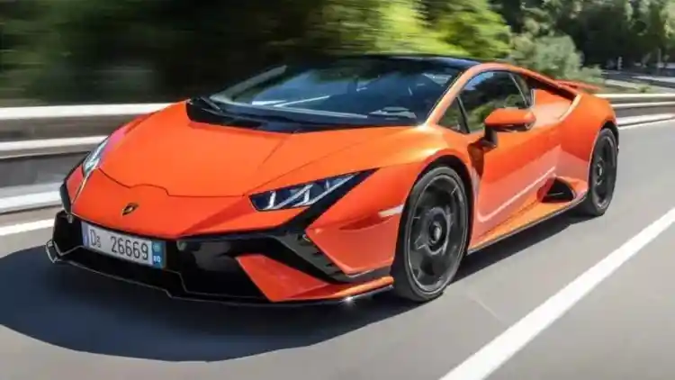 أسطول سالم الدوسري #29: رولز رويس، لامبورجيني، برابوس G—نجم كرة سعودي أسطورة الفخامة والسرعة. (11 كلمة) [conversation_context].