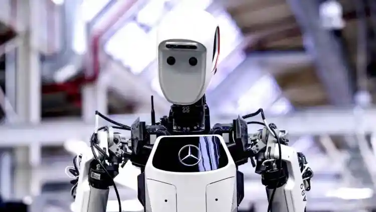  نهاية العمال البشريين! مصانع السيارات "المظلمة" 2030: روبوتات صينية تبني تسلا بدون أنفاس!