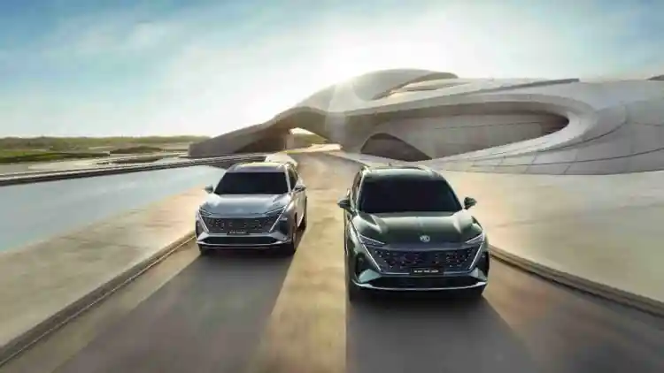 إم جي RX9 2025: تنين صيني اقتصادي! 14.8 كم/لتر + خزان 70 لتر يغطي الرياض-جدة بدون توقف—SUV عائلي 235 حصان! 