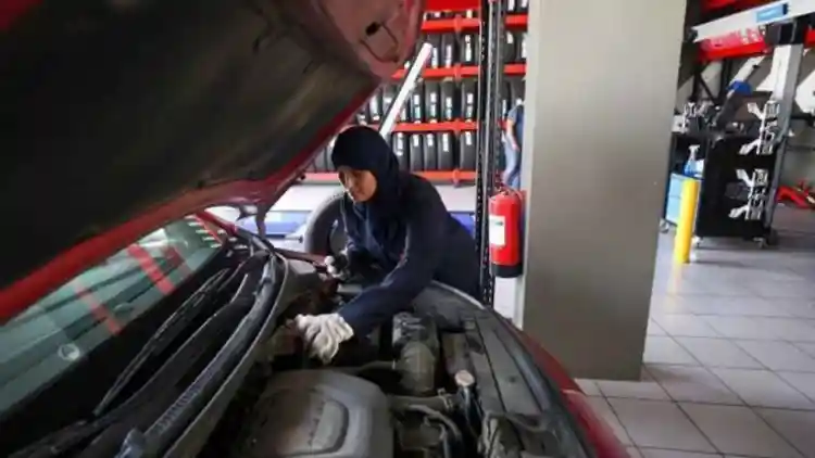 ثورة النساء في الصيانة! أول ورشة بنات جدة تهز عالم السيارات