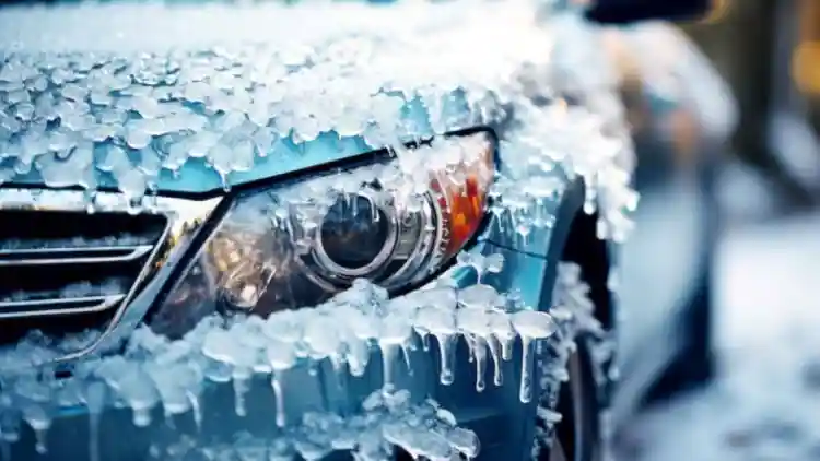  قاتل السيارات الشتوي مكشوف: كيف يدمر البرد القارس المحرك والبطارية والإطارات - دليل البقاء!