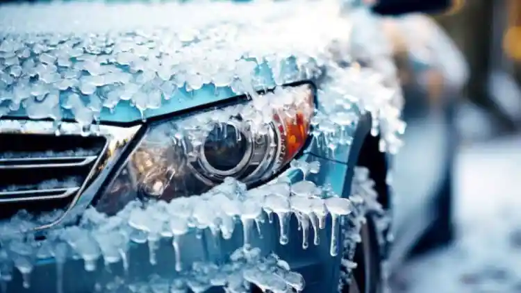 قاتل السيارات الشتوي مكشوف: كيف يدمر البرد القارس المحرك والبطارية والإطارات - دليل البقاء!