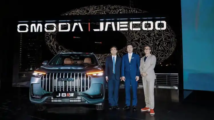 OMODA&amp;JAECOO الإمارات تطلق الرائد JAECOO J8 SHS في 'سوبر الهجين الليل' في دبي