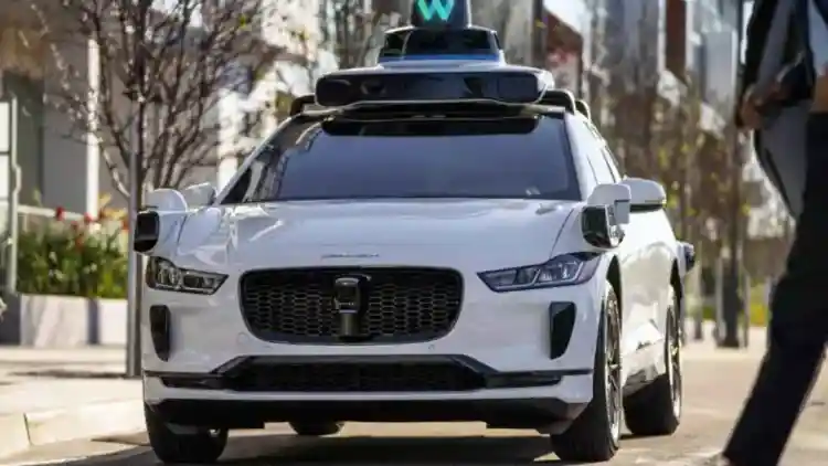 2026: جدل عالمي بعد اصطدام سيارة وايمو ذاتية القيادة بطفل — هل التكنولوجيا أقوى من البشر؟