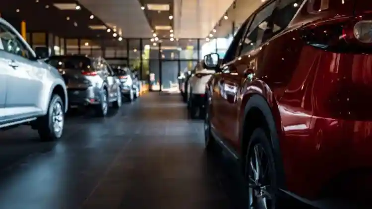 الأسرار الخفية لسوق السيارات المستعملة في الإمارات: دليلك الشامل لاكتشاف السيارات الغارقة والمصدومة قبل الشراء