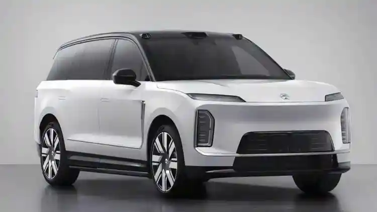 🇨🇳 China’s Largest Electric SUV NIO ES9 Spotted in Winter Tests Ahead of 2026 Launch