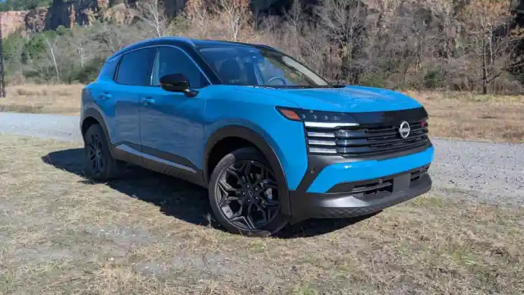 مراجعة نيسان كيكس 2026: كروس أوفر صغيرة بنضج أكبر وطموح أوضح