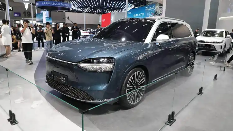 معرض بكين للسيارات 2026 | إيه آي تي أو M9 الجديدة تظهر لأول مرة بـ6 ليدارات، سيارة الدفع الرباعي الذكية الفاخرة بفئة 500,000 يوان تواجه بي إم دبليو ومرسيدس في الشرق الأوسط