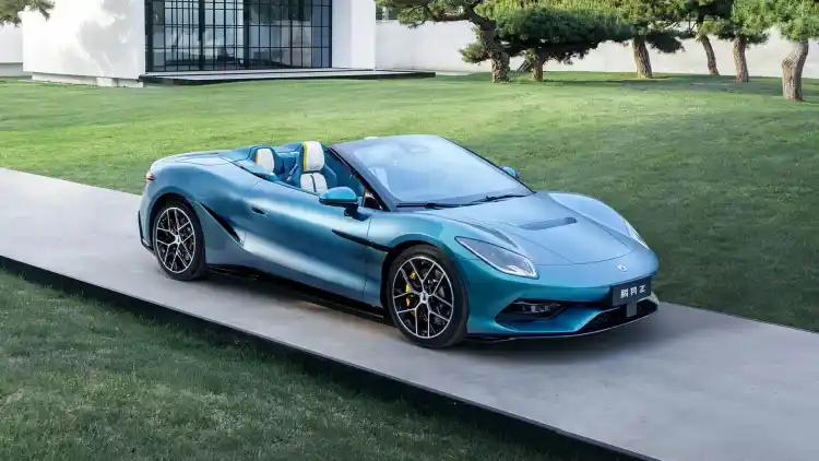 مظهر مازيراتي وقوة لامبورغيني بسعر تويوتا… دِنسـا Z الصينية تقلب قواعد اللعبة في عالم السوبركار