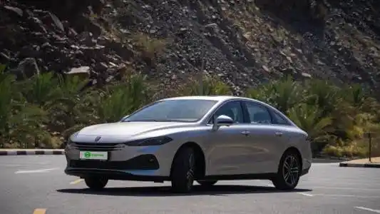 Roewe D7 في الإمارات: سيدان هايبرد بمدى طويل وقيمة قوية