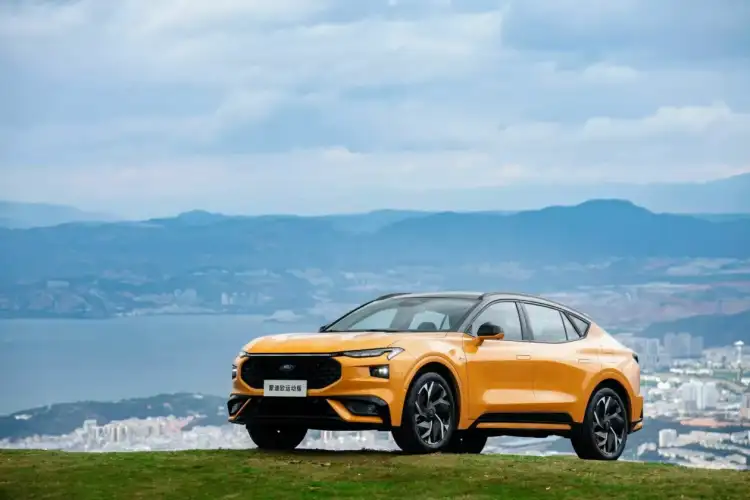 2025 Ford Mondeo Sport Crossover Launches in China