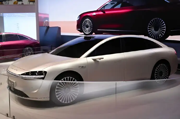 Huawei unveils 550-horsepower luxury sedan to compete with Mercedes-Benz S-Class