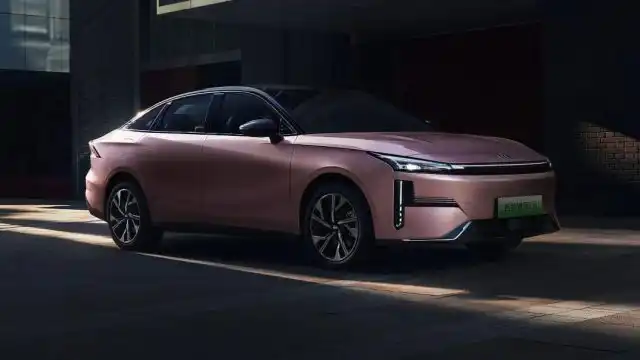 Geely Galaxy L6 Launches in China at $17,900