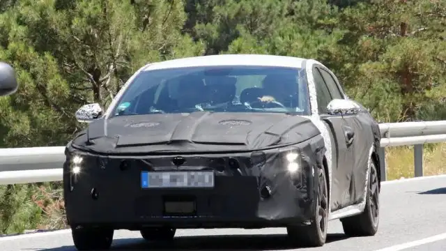 كيا K4 طراز 2025: السيدان الجديدة بديلة سيراتو بلغة تصميم مختلفة