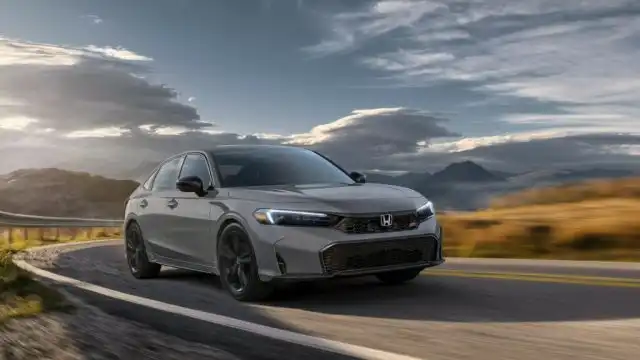 Retaining the 6-speed manual transmission, the 2025 Honda Civic Si sees few changes