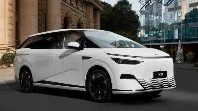 Xping X9 Released with Aircraft Design, Priced at $50,800, Holds Seven People