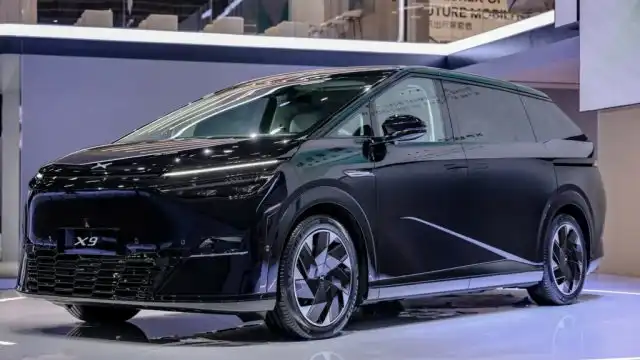 X-peng's first MPV shown in unique design and luxury