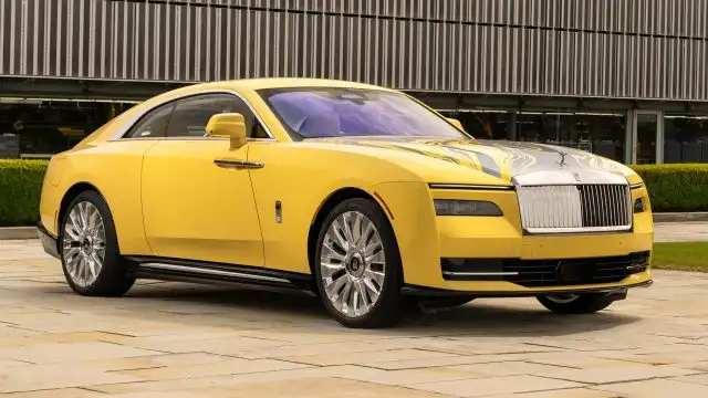 Rolls-Royce Unveils Spectre Semaphore with Unique Two-Tone Paint