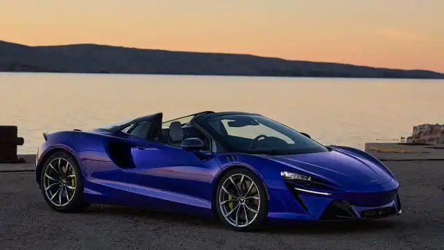 Unveiling the 2025 McLaren Artura Spider with 690 Horsepower