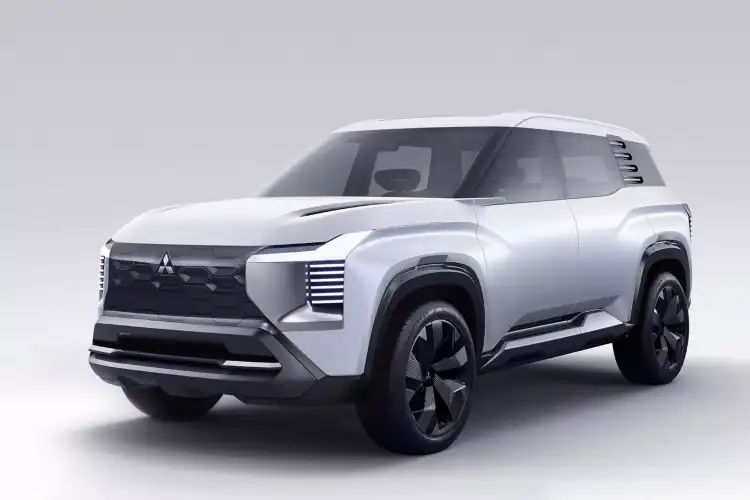 ميتسوبيشي DST 2025 الجديدة: SUV بسعة 7 مقاعد