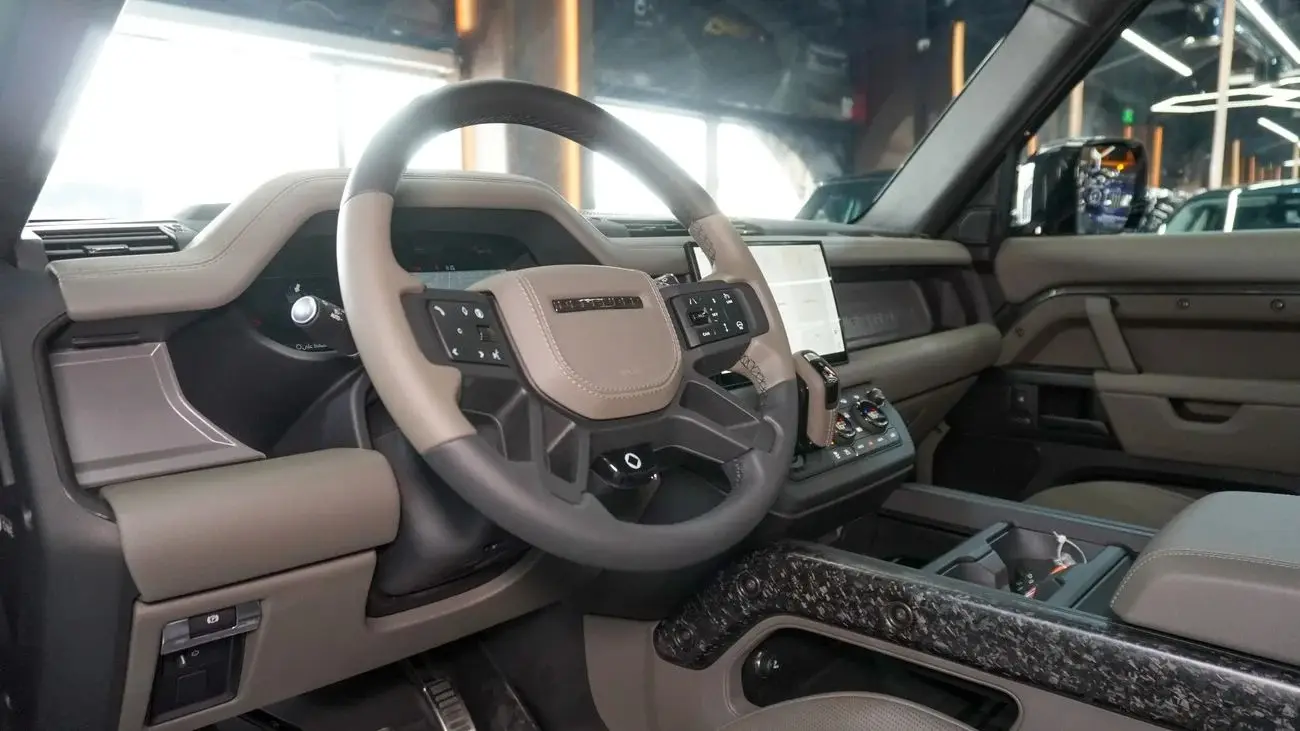Land Rover Defender 2025 3L