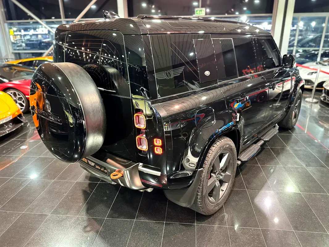 لاند روفر ديفندر 2024