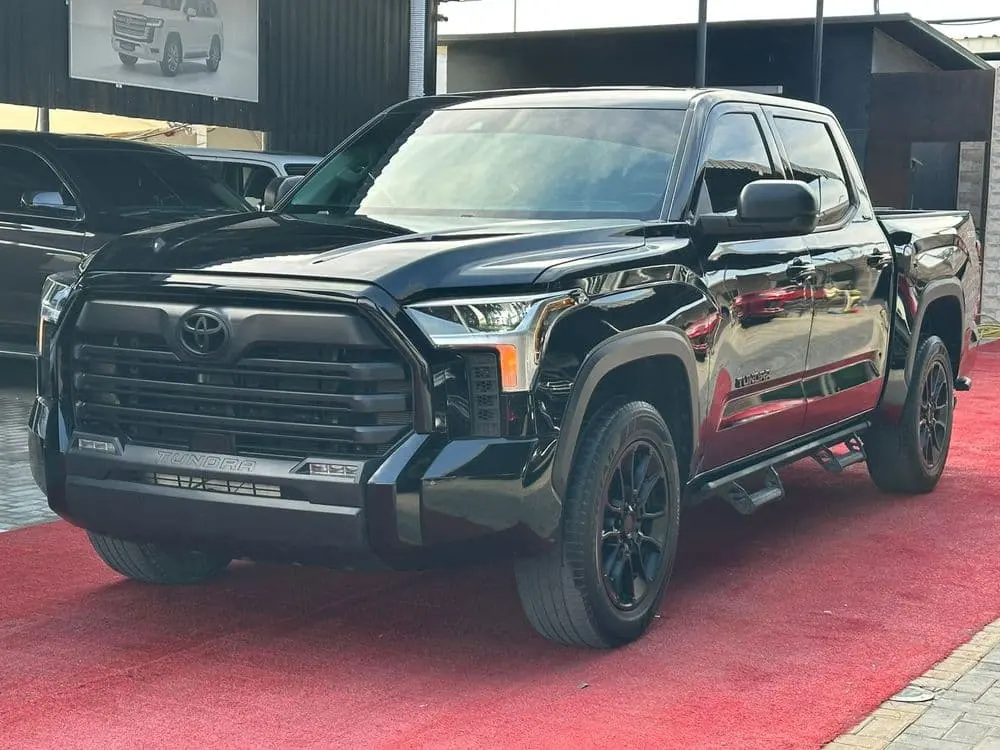 Toyota Tundra 2023 5.7L