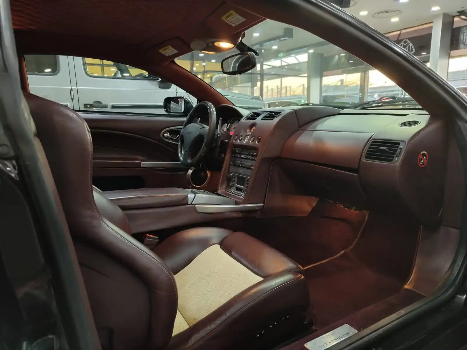 Aston Martin Vanquish 2005