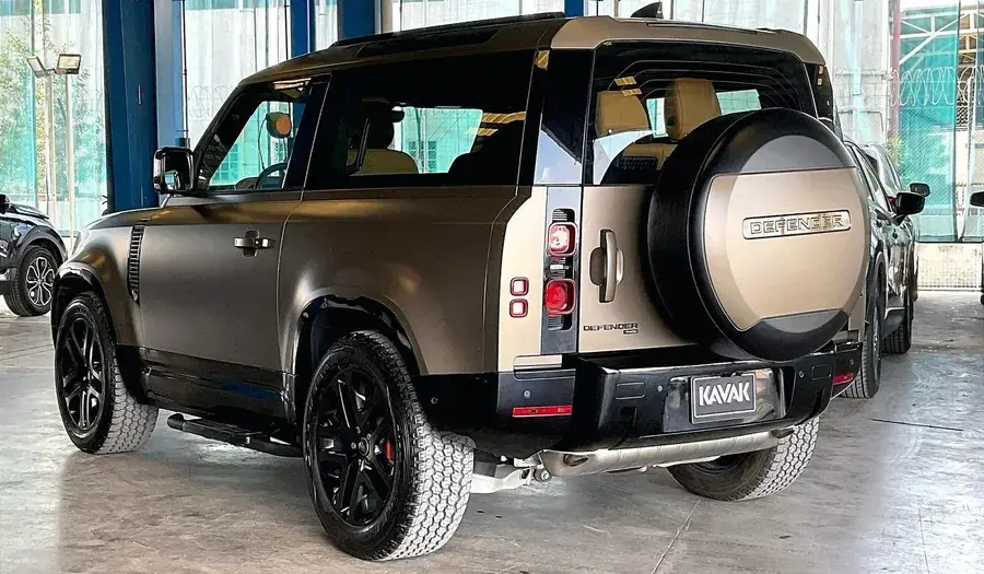 Land Rover Defender 2023