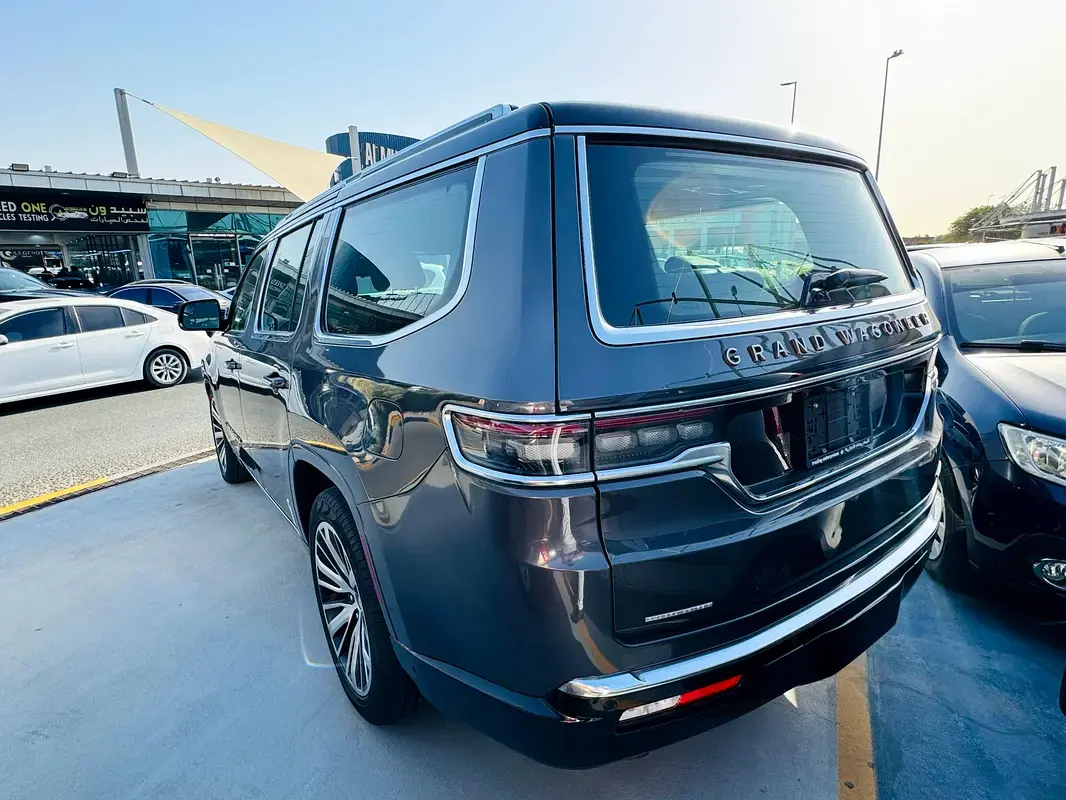 Jeep Grand Wagoneer 2023
